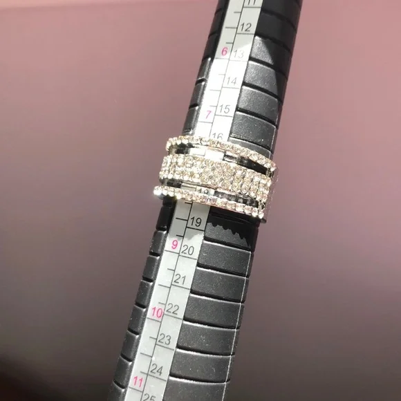 NEW White Gold Plated Ring Sparkly GORGEOUS goes with everything, Sizes 7 8 or 9 - Picture 5 of 7